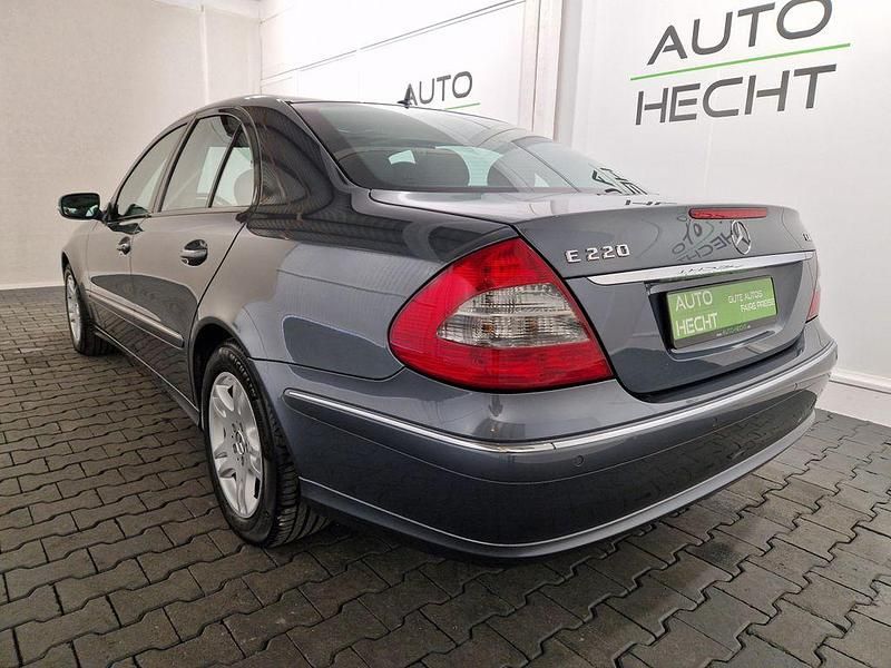 Gebraucht Mercedes E220 Elegance 170 PS (125 kW) 2009 Grau Limousine