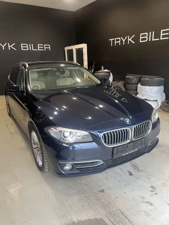 Gebraucht BMW 530 Sport Line 258 PS (189 kW) 2014 Blau Kombi