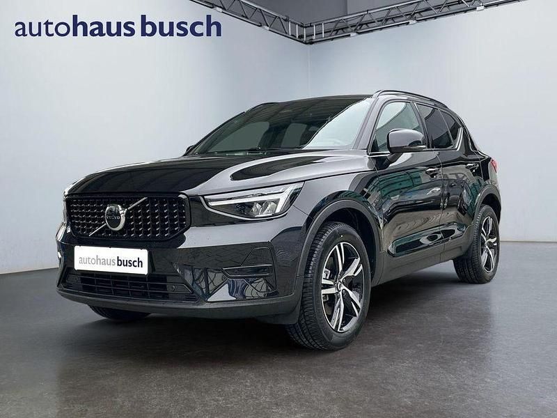 Schwarz Neu 2025 Volvo XC40 Plus SUV | 38.980 € (Superpreis) - Bild 1/4
