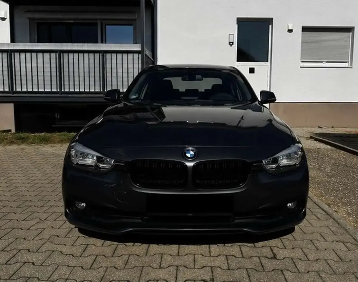 Gebraucht BMW 318 Advantage 150 PS (110 kW) 2017 Grau Limousine