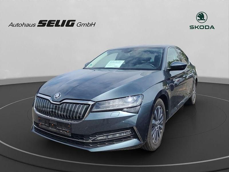 Quarzgrau metallic Gebraucht 2022 Skoda Superb Style Limousine | 24.890 € (Guter Preis) - Bild 1/3