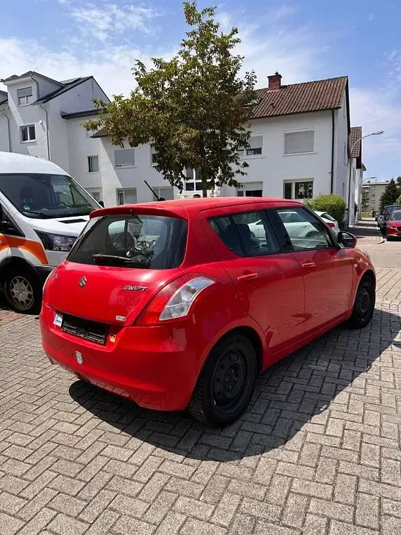 Gebraucht Suzuki Swift 94 PS (69 kW) 2013 Rot Kleinwagen