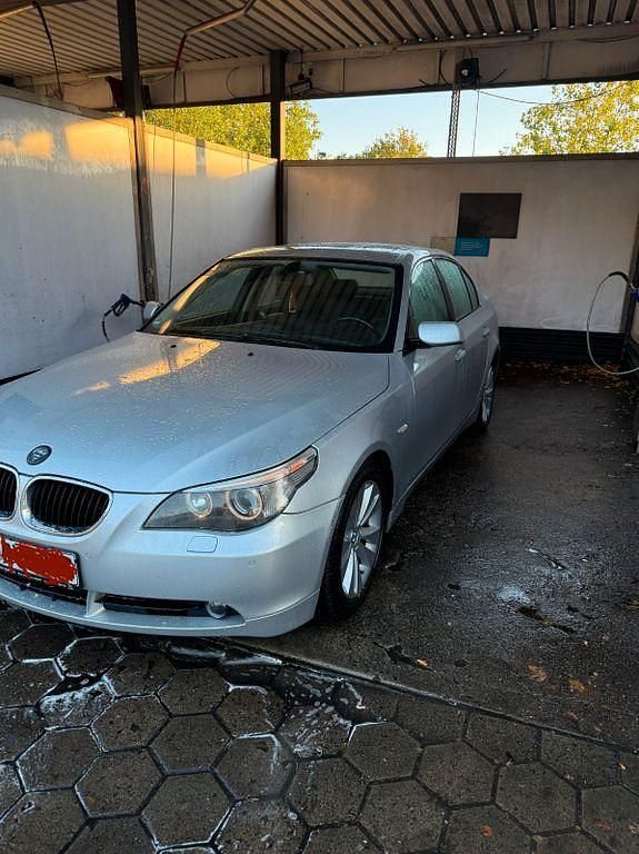 Grau Gebraucht 2004 BMW 530 Limousine | 7.000 € (Teuer) - Bild 1/4