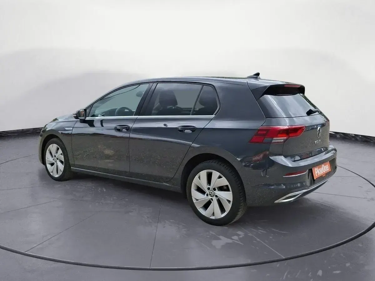 Gebraucht VW Golf VIII Style 131 PS (96 kW) 2024 Grau Limousine