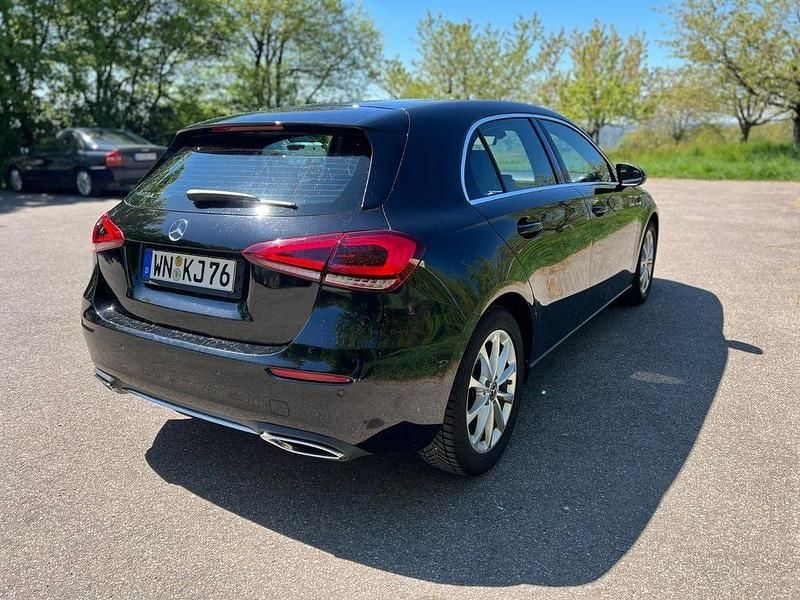 Second-hand Mercedes A200 163 CP (119 kW) 2018 Negru Berlinǎ
