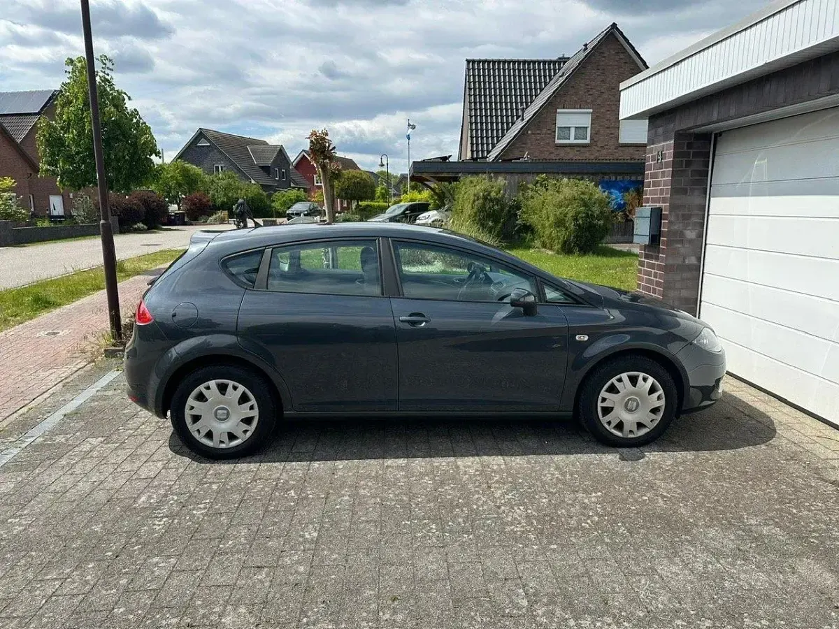 Używany Seat Leon 102 KM (75 kW) 2009 Srebrny Hatchback