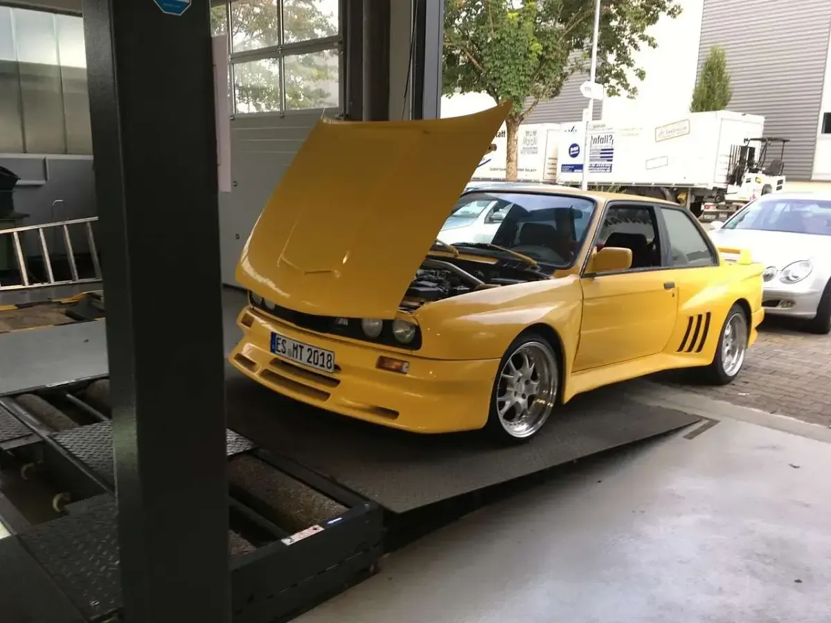 Używany BMW 325 171 KM (125 kW) 1983 Żółty Coupe