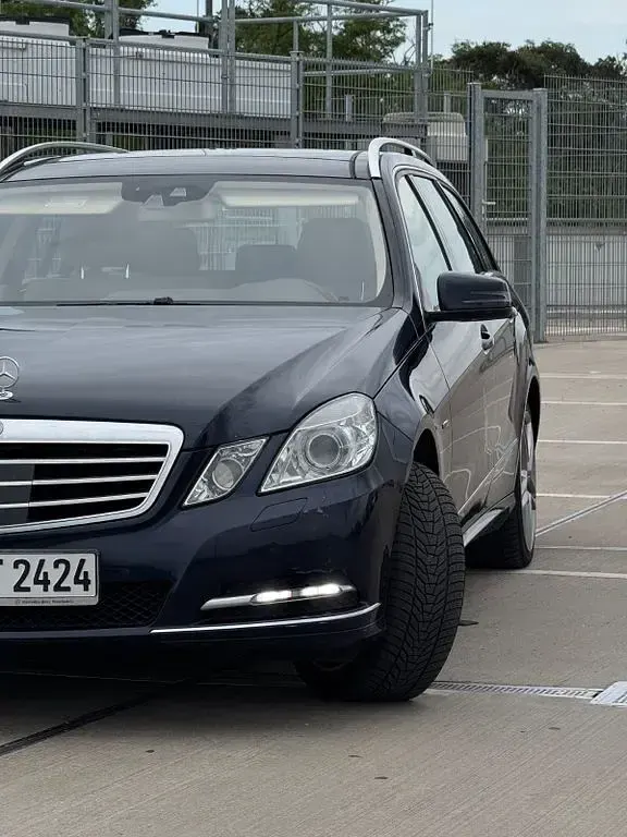 Gebraucht Mercedes E250 204 PS (150 kW) 2011 Limousine