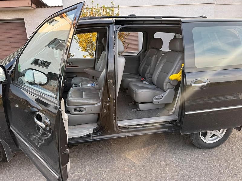 Gebraucht Kia Carnival 144 PS (105 kW) 2006 Schwarz Van / Kleinbus