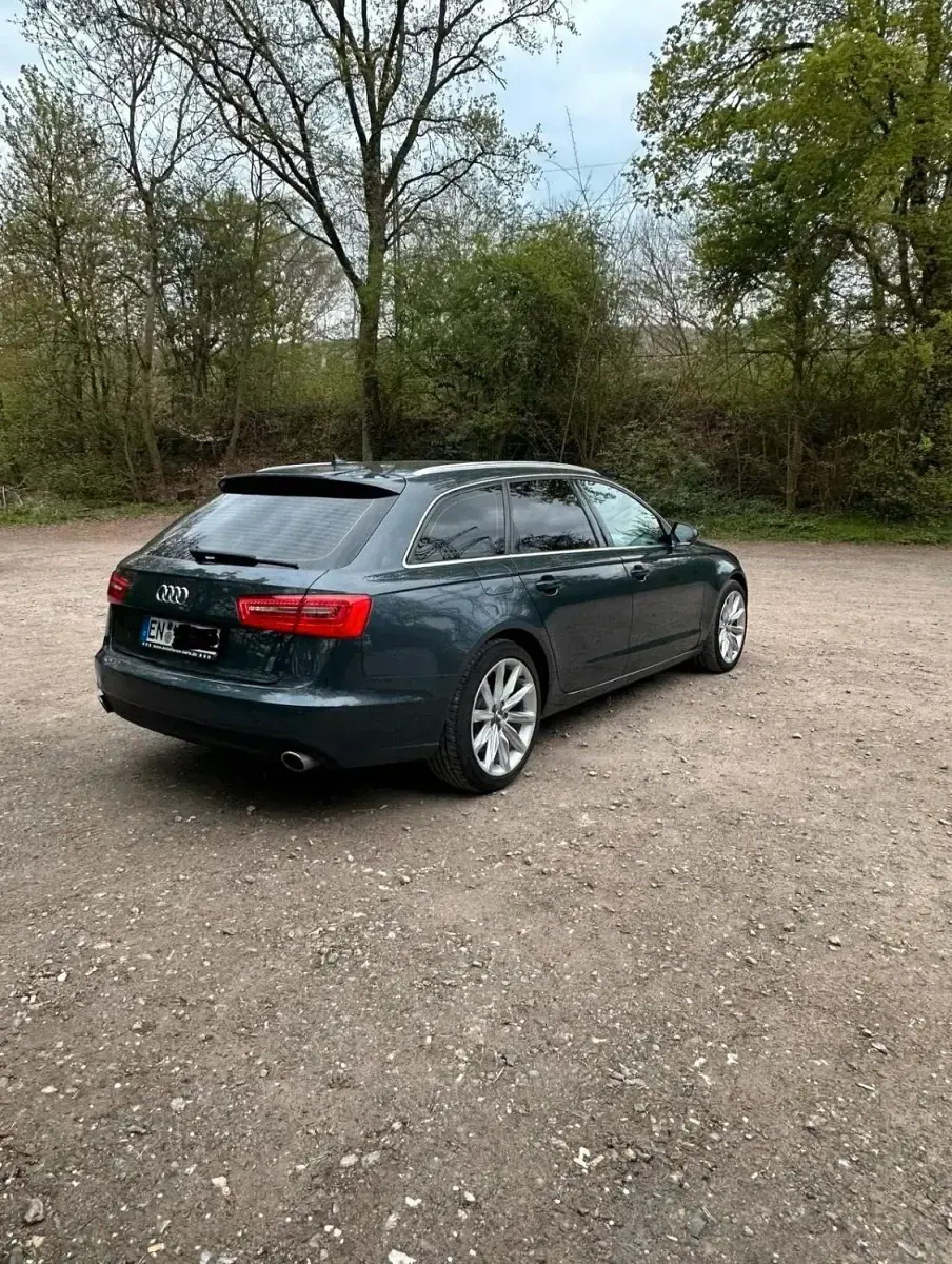 Gebraucht Audi A6 Comfort 204 PS (150 kW) 2013 Blau Kombi