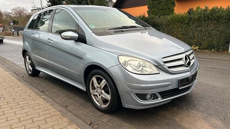 Gebraucht Mercedes B200 115 PS (84 kW) 2008 Silber Van / Kleinbus