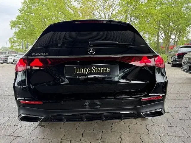 Gebraucht Mercedes E220 Advanced 197 PS (144 kW) 2025 Schwarz Kombi