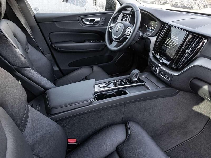 Gebraucht Volvo XC60 Plus 197 PS (144 kW) 2023 Schwarz SUV