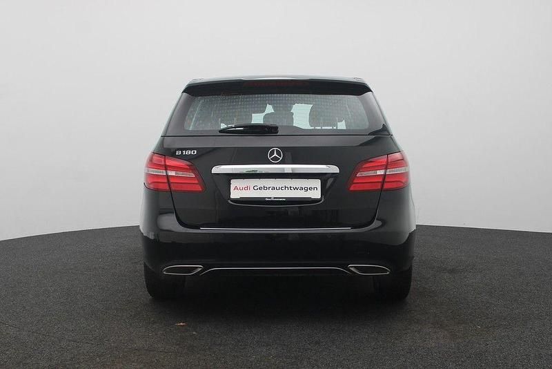 Gebraucht Mercedes B180 122 PS (89 kW) 2016 Schwarz Van / Kleinbus