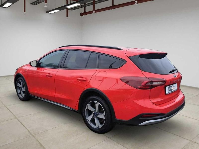 Gebraucht Ford Focus 116 PS (85 kW) 2023 Rot Limousine