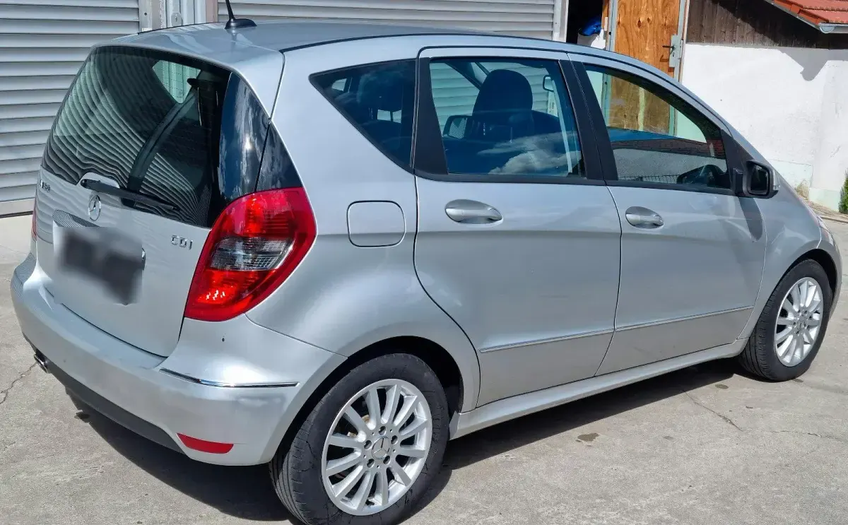 Gebraucht Mercedes A180 109 PS (80 kW) 2011 Silber Kleinwagen