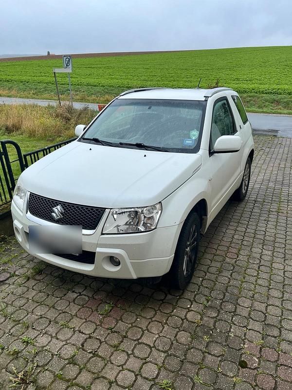 Weiß Gebraucht 2007 Suzuki Grand Vitara SUV | 4.000 € (Guter Preis) - Bild 1/4