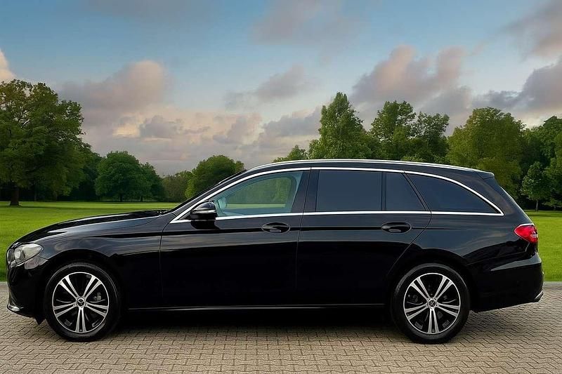 Schwarz Gebraucht 2020 Mercedes E220 Kombi | 29.990 € (Teuer) - Bild 1/4