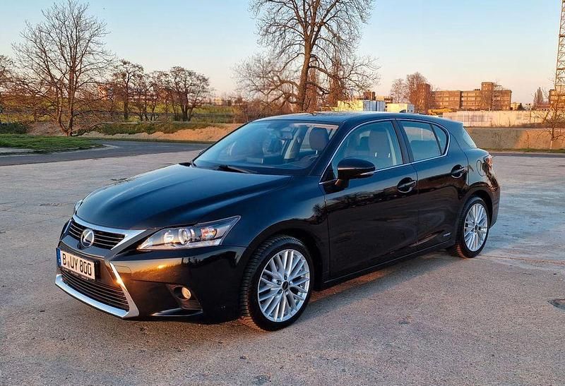 Schwarz Gebraucht 2016 Lexus CT200h Executive Line Limousine | 17.650 € (Etwas zu teuer) - Bild 1/4