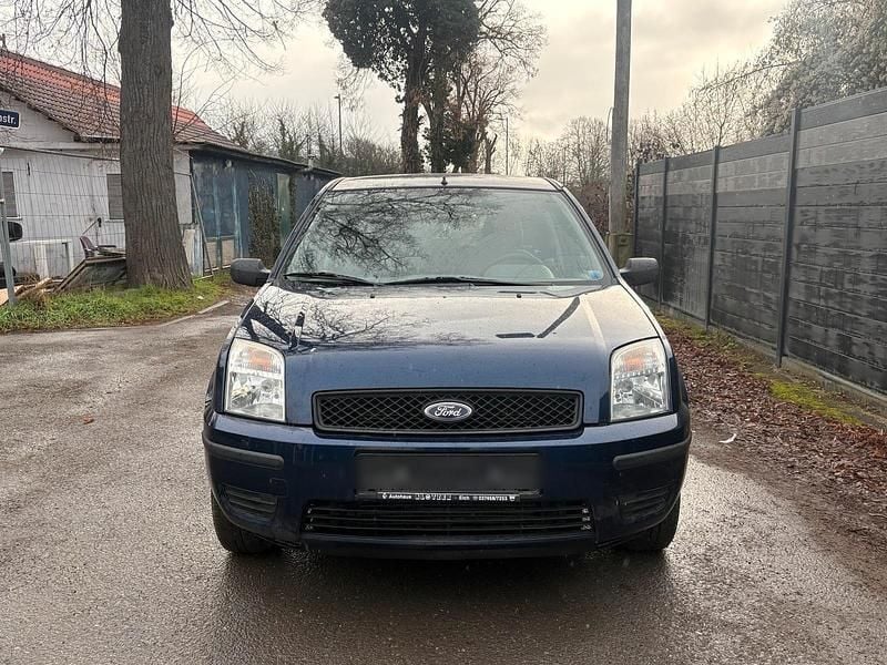 Blau Gebraucht 2004 Ford Fusion Limousine | 1.350 € (Fairer Preis) - Bild 1/4