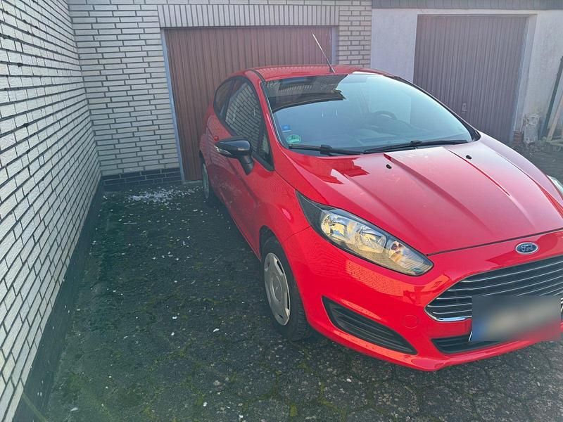 Gebraucht Ford Fiesta Trend 65 PS (47 kW) 2013 Rot Kleinwagen