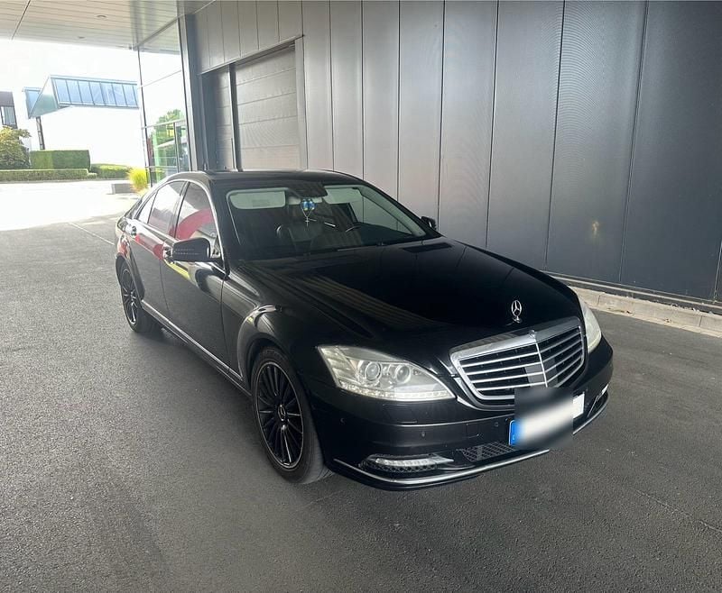 Schwarz Gebraucht 2010 Mercedes S450 Limousine | 12.500 € - Bild 1/4