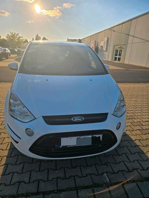 Weiß Gebraucht 2012 Ford S-MAX S Van / Kleinbus | 4.000 € (Superpreis) - Bild 1/4