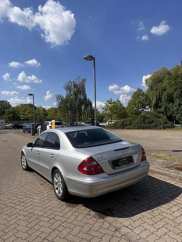 Gebraucht 2004 Mercedes E220 Elegance Kombi | 2.850 € (Guter Preis) - Bild 1/4