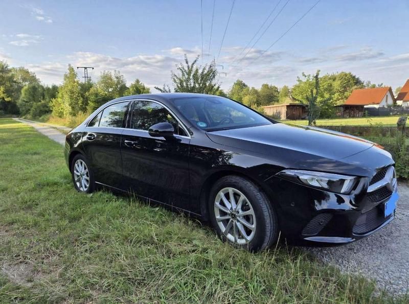 Gebraucht Mercedes 200 163 PS (119 kW) 2020 Schwarz Limousine