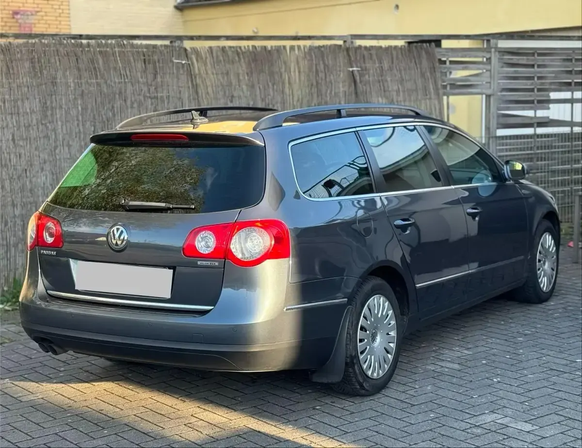 Gebraucht VW Passat 140 PS (102 kW) 2010 Grau Kombi
