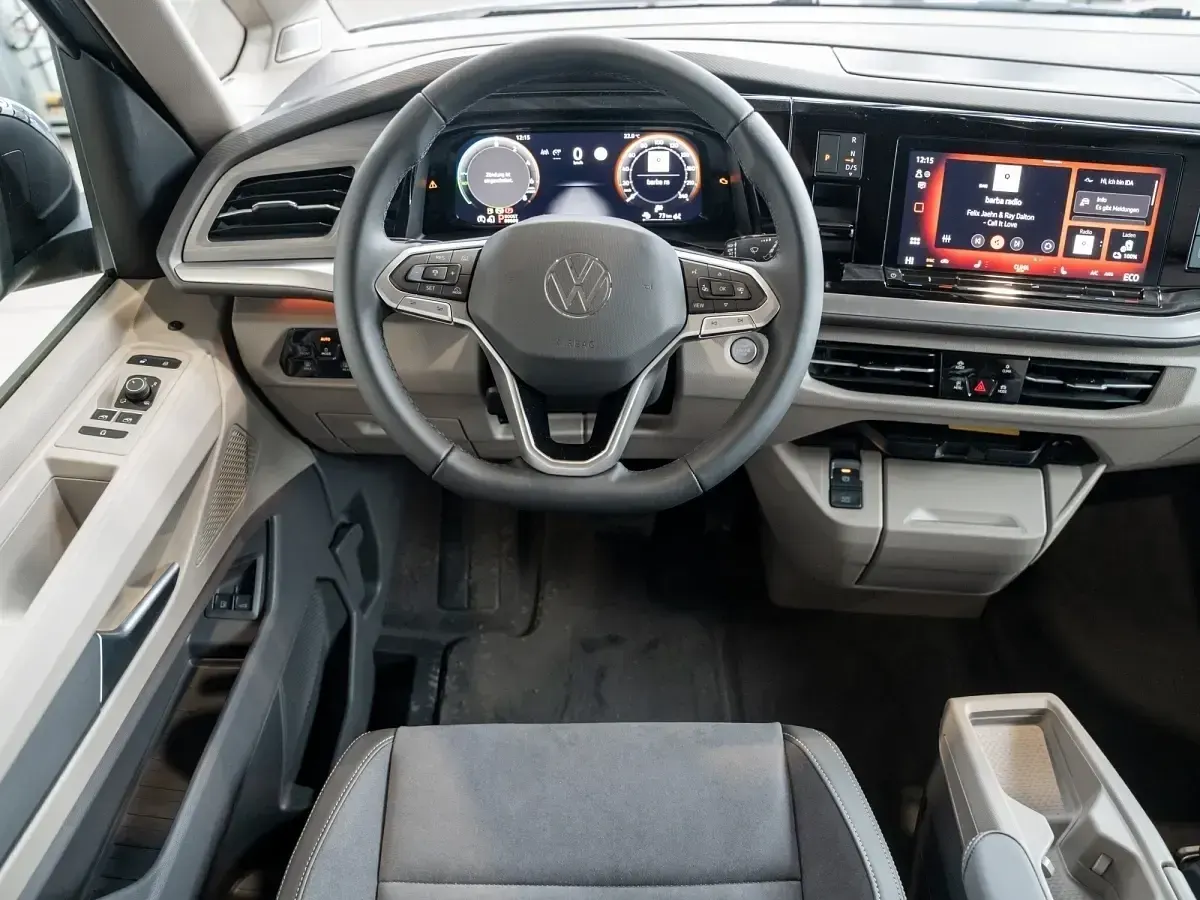 Używany VW T7 Edition 177 KM (130 kW) 2025 Czarny Van