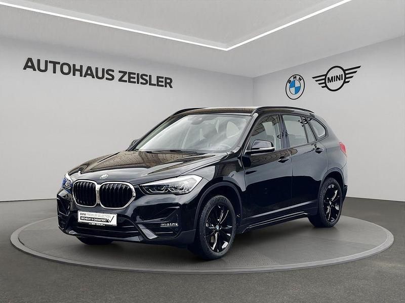 Schwarz ii Gebraucht 2022 BMW X1 Sport Line SUV | 27.640 € (Fairer Preis) - Bild 1/4