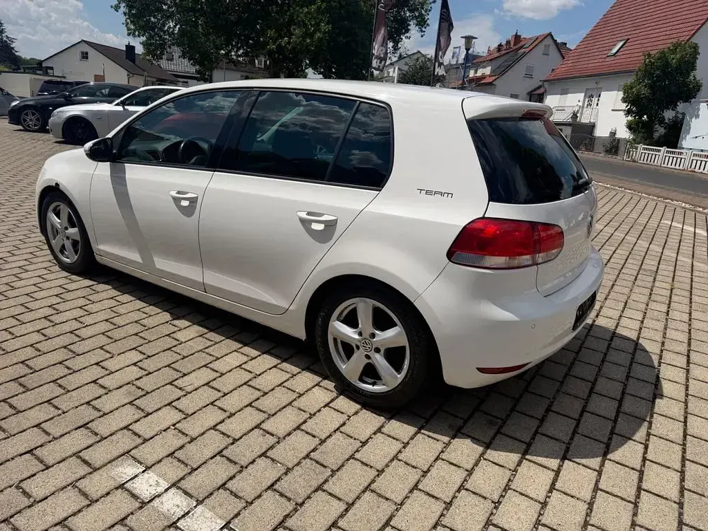 Gebraucht VW Golf VI Team 105 PS (77 kW) 2010 Weiß Limousine