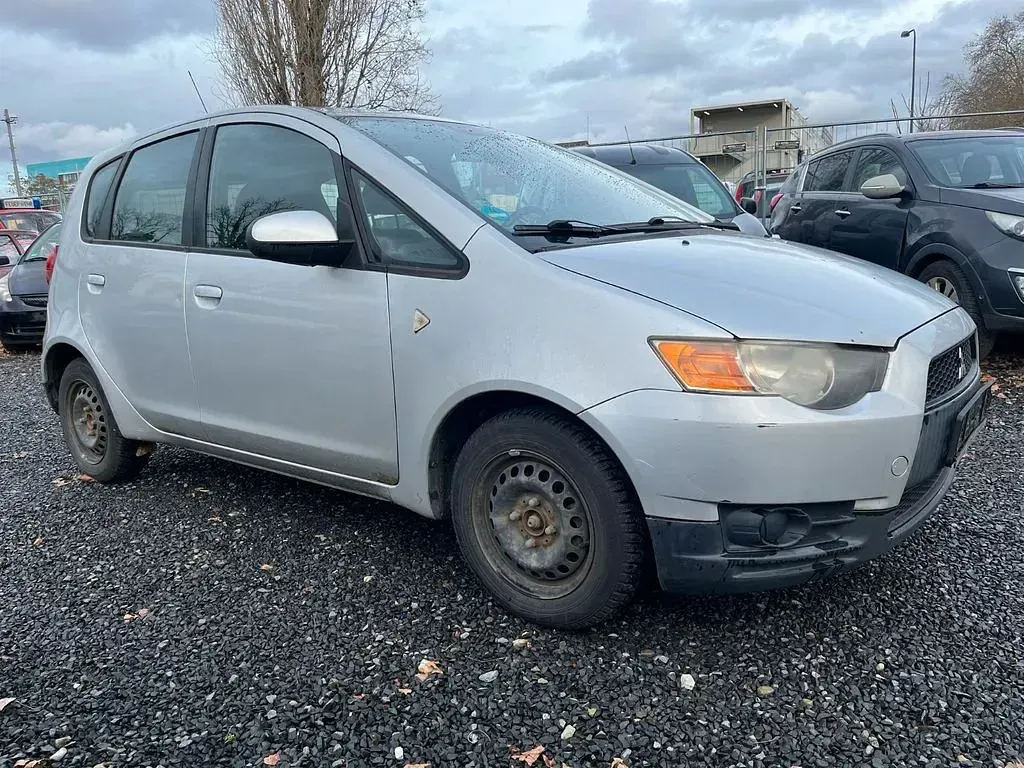 Gebraucht Mitsubishi Colt Invite 95 PS (69 kW) 2009 Silber Kleinwagen