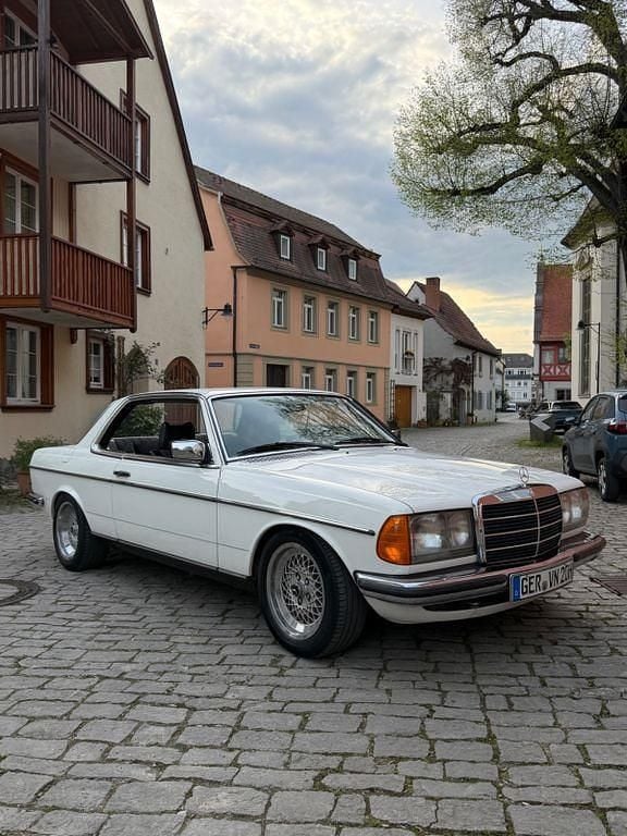 Gebraucht Mercedes 230 109 PS (80 kW) 1978 Weiß Coupé