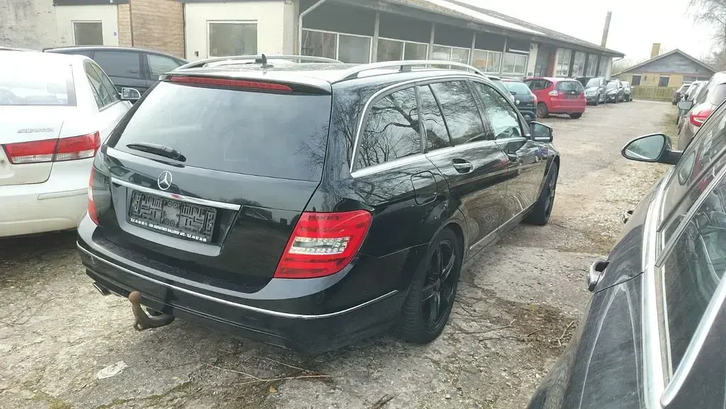 Gebraucht Mercedes C250 204 PS (150 kW) 2012 Schwarz Kombi