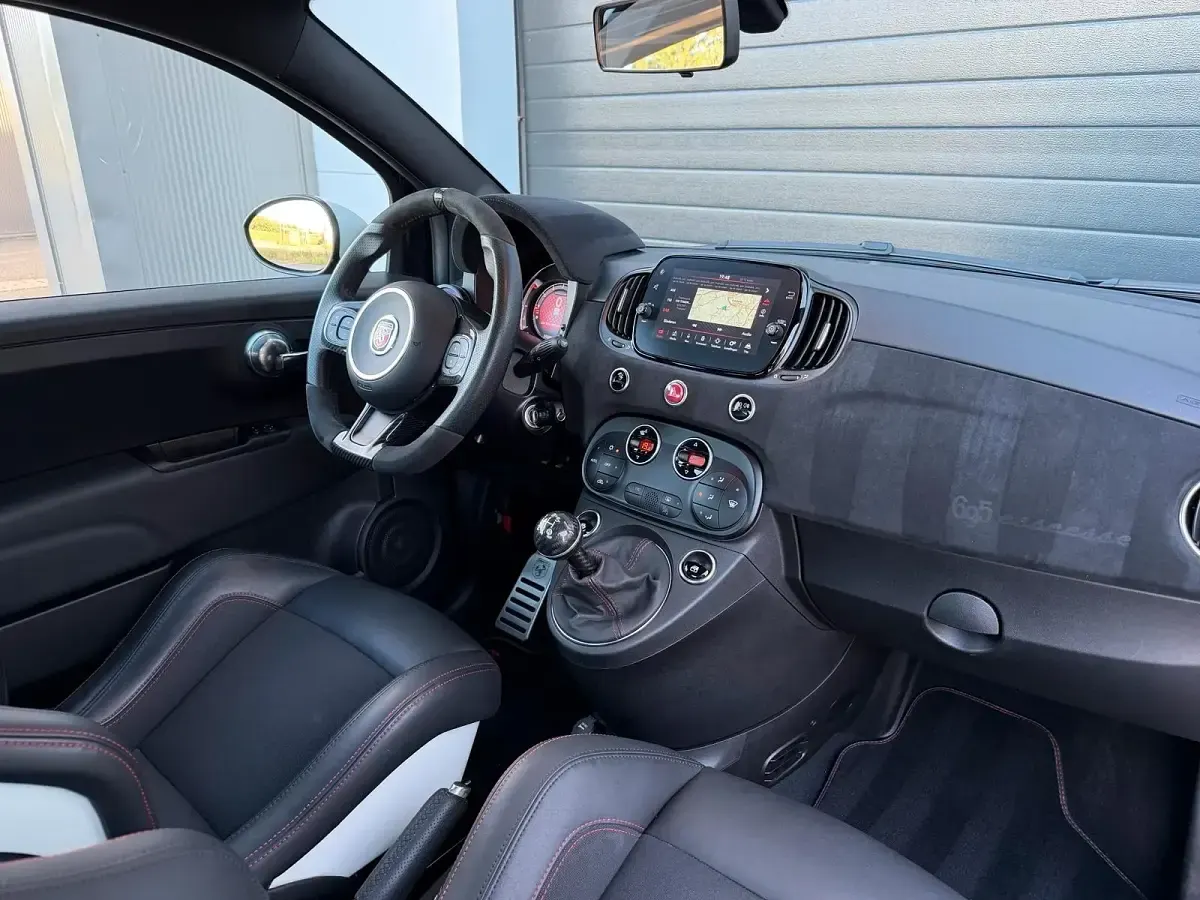 Gebraucht Abarth 695 Esseesse 180 PS (132 kW) 2022 Schwarz Kleinwagen