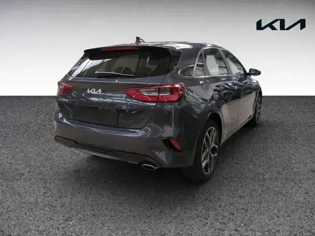 Gebraucht Kia Ceed Spirit 140 PS (102 kW) 2025 Grau Kleinwagen