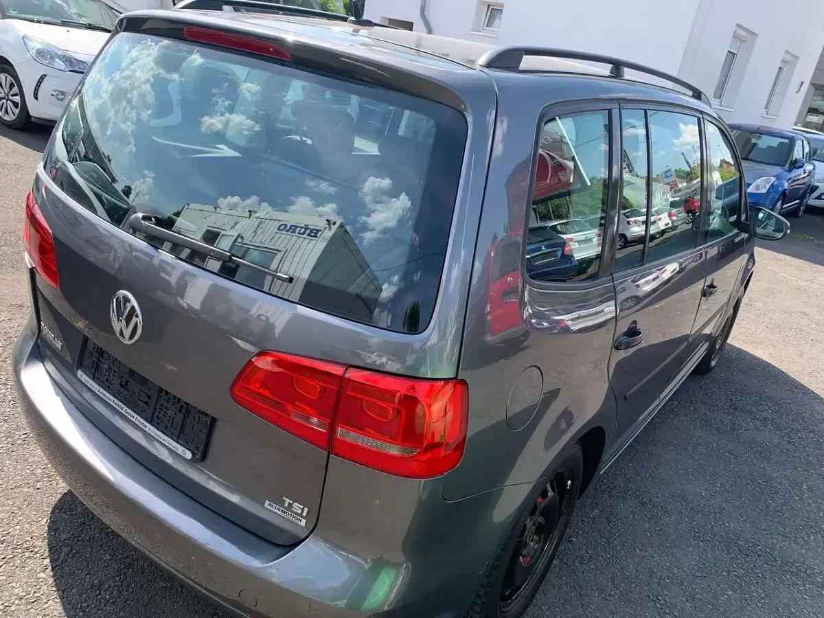 Gebraucht VW Touran Trendline 105 PS (77 kW) 2010 Pepper grey metallic Van / Kleinbus