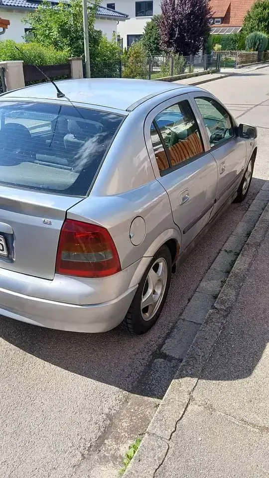 Gebraucht Opel Astra 84 PS (61 kW) 2002 Silber Limousine