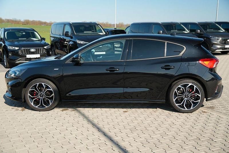 Usata Ford Focus ST-Line 125 CV (91 kW) 2022 Nero Berlina