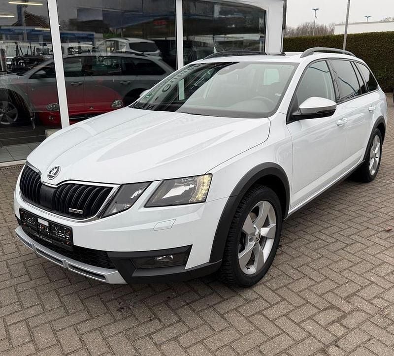 Weiß Gebraucht 2019 Skoda Octavia Scout Scout 4x4 Kombi | 13.290 € (Guter Preis) - Bild 1/4