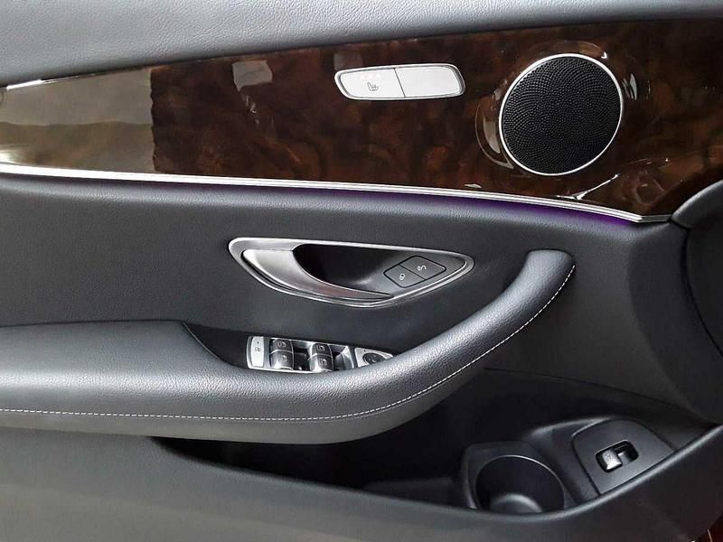 Gebraucht Mercedes E300 Avantgarde 194 PS (142 kW) 2022 Manufaktur hyazinthrot metallic Kombi