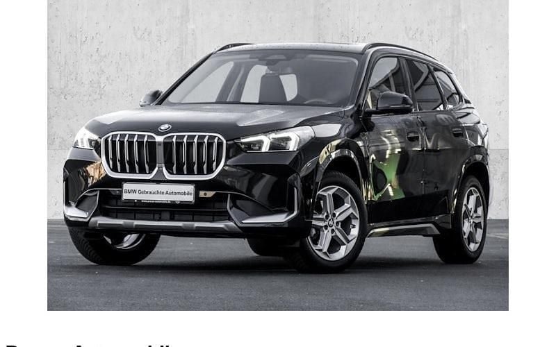 Black sapphire metallic Gebraucht 2025 BMW X1 xLine SUV | 37.319 € (Guter Preis) - Bild 1/4