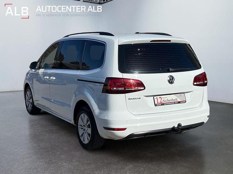 Gebraucht VW Sharan Comfortline 150 PS (110 kW) 2021 Weiß Van / Kleinbus