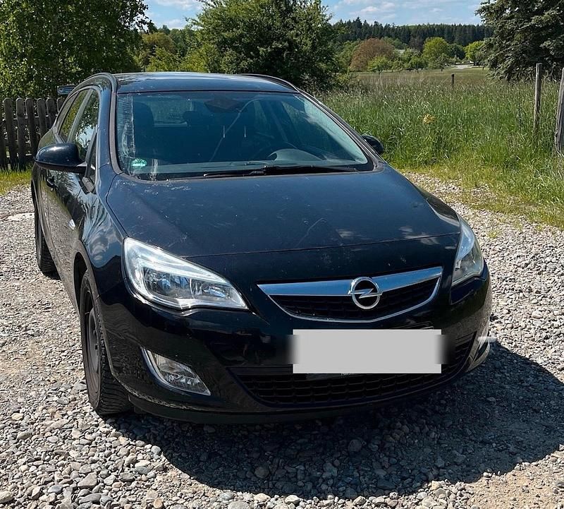 Schwarz Gebraucht 2011 Opel Astra Kombi | 5.000 € (Fairer Preis) - Bild 1/4