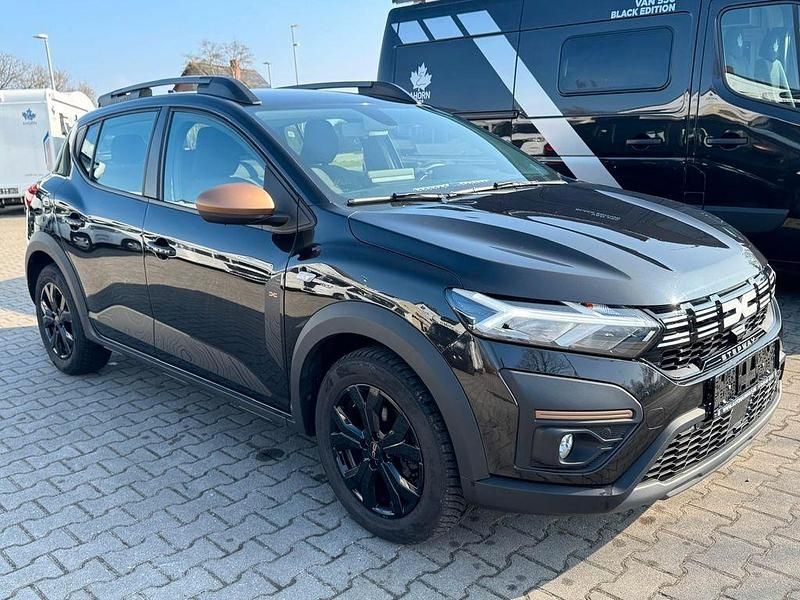 Schwarz Gebraucht 2024 Dacia Sandero Extreme SUV | 17.490 € (Fairer Preis) - Bild 1/4