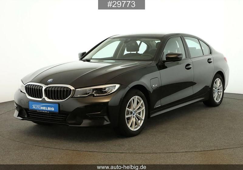Schwarz Gebraucht 2022 BMW 320e Advantage Limousine | 27.390 € (Guter Preis) - Bild 1/4