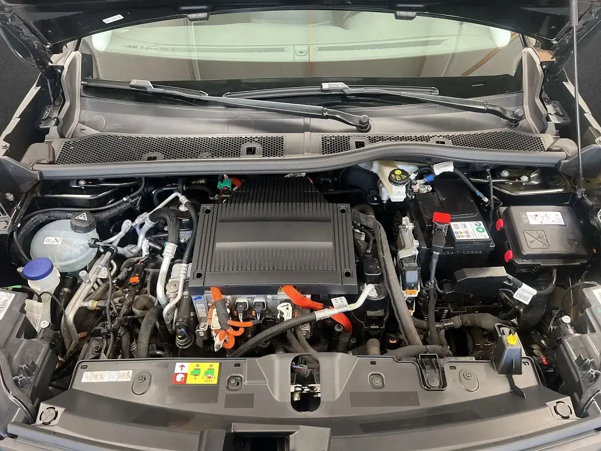 Gebraucht Peugeot e-2008 Active 100 kW (136 PS) 2022 SUV