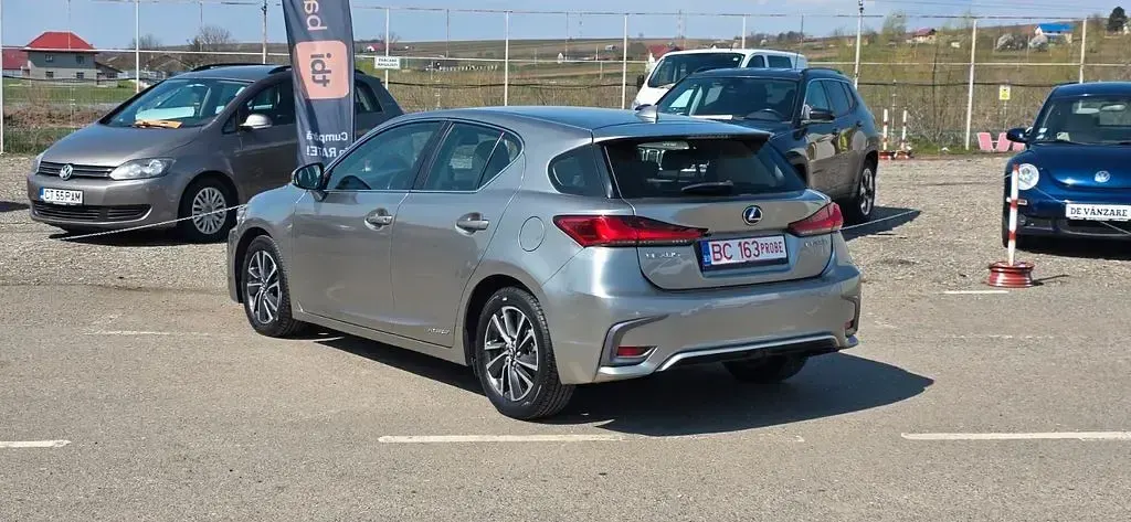 Gebraucht Lexus CT200h 136 PS (100 kW) 2018 Grau Limousine